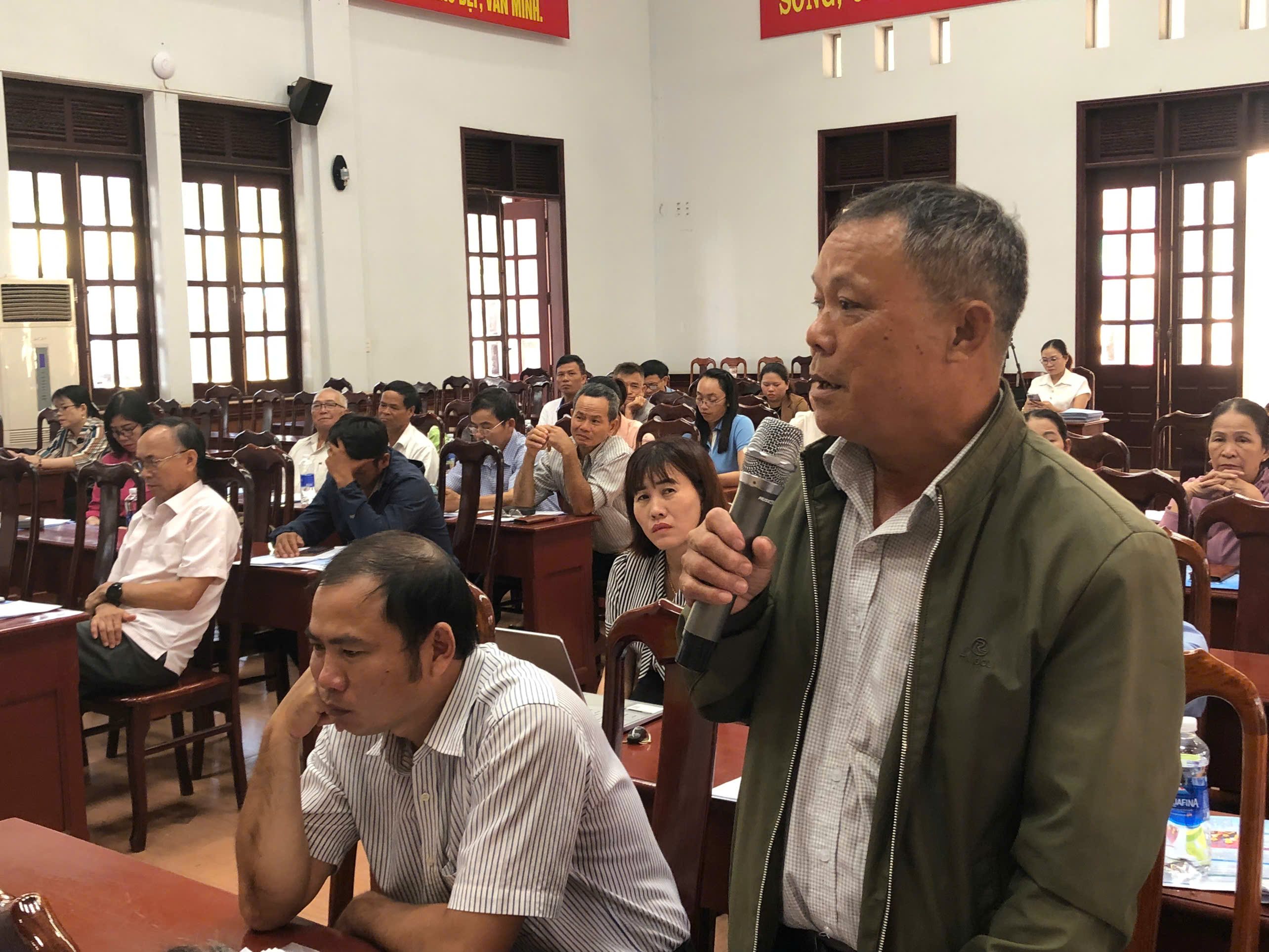 dai bieu thao luan